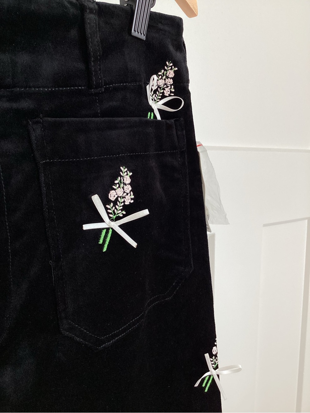 Anthropologie Colette Pants Maeve Cropped Wide
Leg Velvet Embroidered New Black - Picture 8 of 15